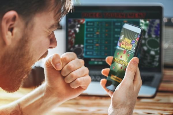 jdbyy168 တွင် Live Betting ဖြင့် ဘောလုံးလောင်းကစားနေသောမြင်ကွင်း
